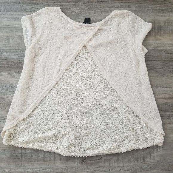 Torrid Short Sleeve Crochet Knit Top A0110 - Picture 2 of 3